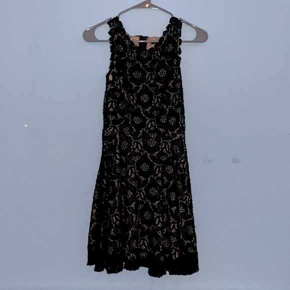 Black dress flower pattern - Picture 1 of 2